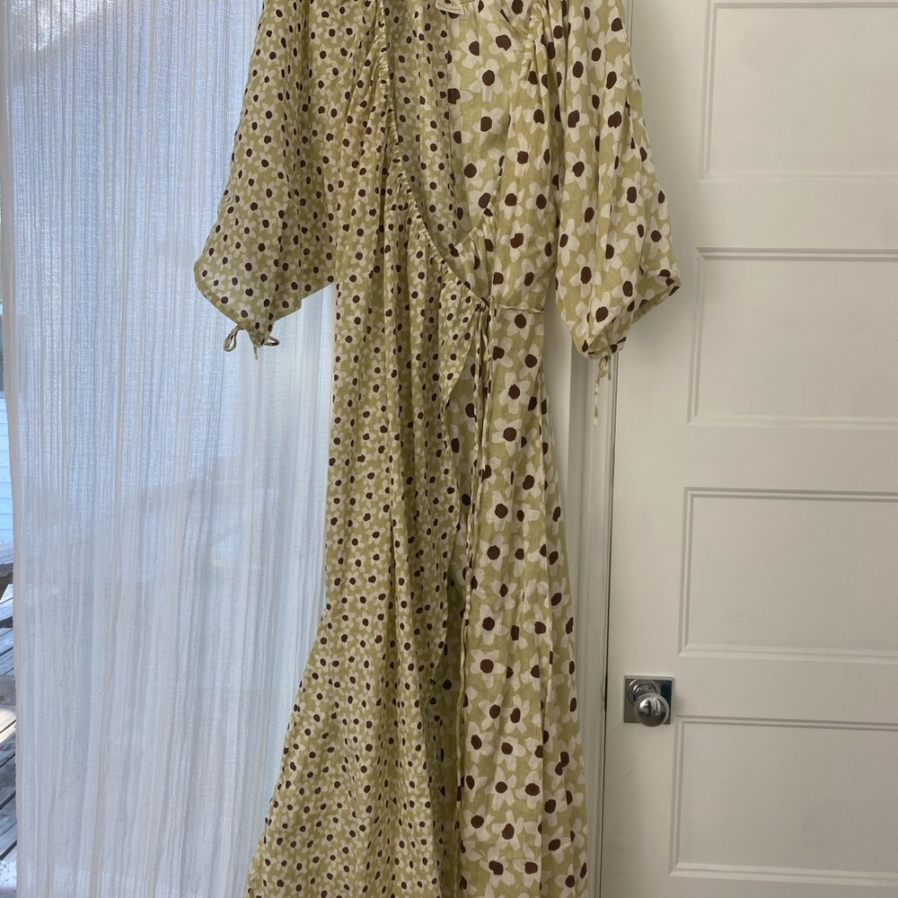 Zulu & Zephyr Olive Daisy Linen dress - Picture 2 of 6